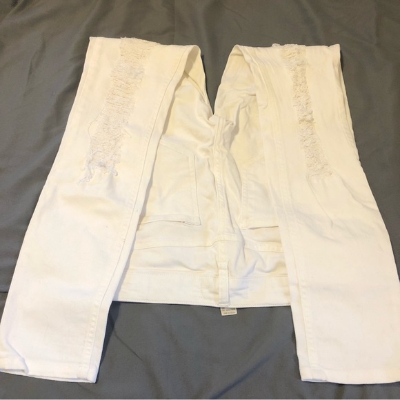 Forever 21 White Distressed Jeans Size 26 - Picture 8 of 12